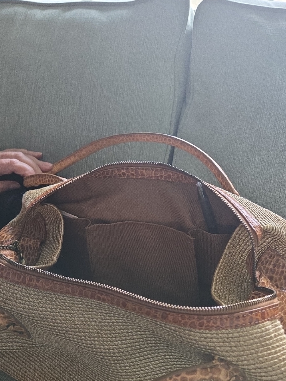 ERIC JAVITS Woven RAFFIA  Straw Shoulder Bag with Brown CTOCODILE Leather Trim - Picture 6 of 6